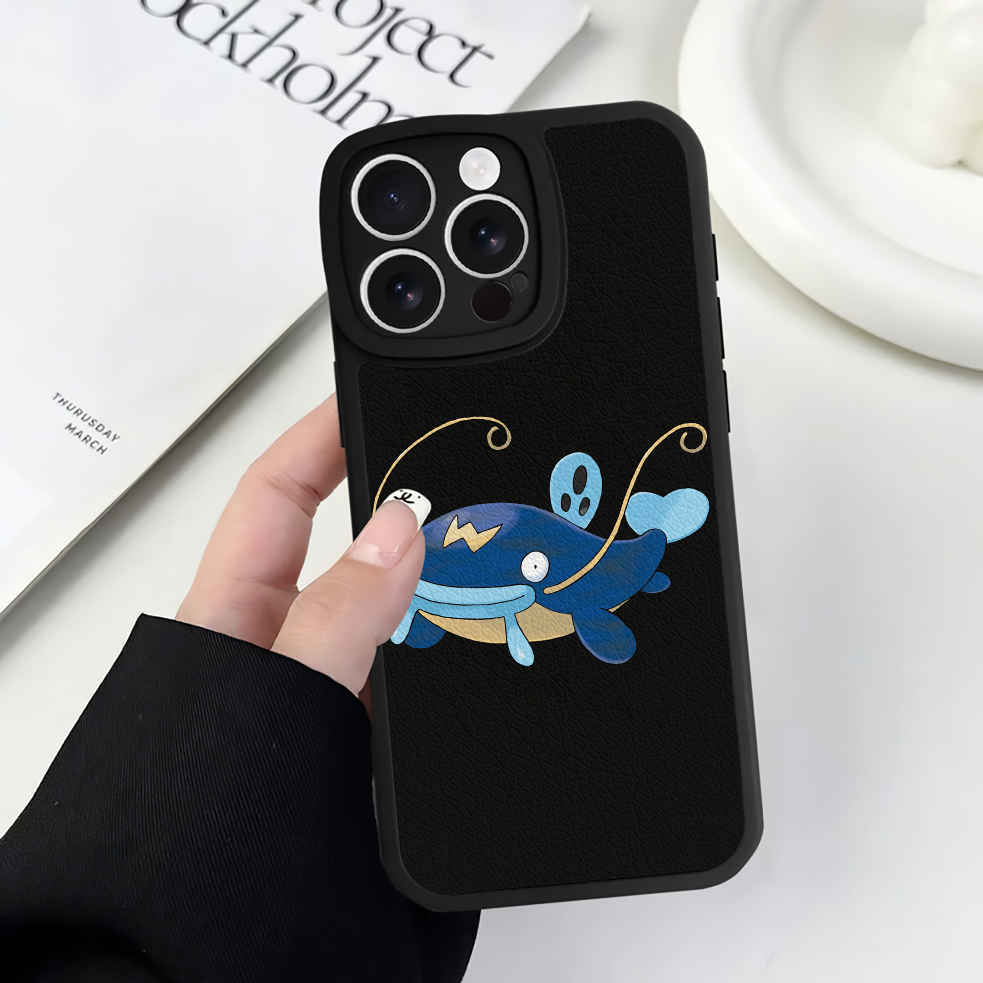 （画像用） ポケットモンスター Pokémon 【iPhone 16シリーズ対応】シリコンスマホケース（レザー調） 材質：シリコン